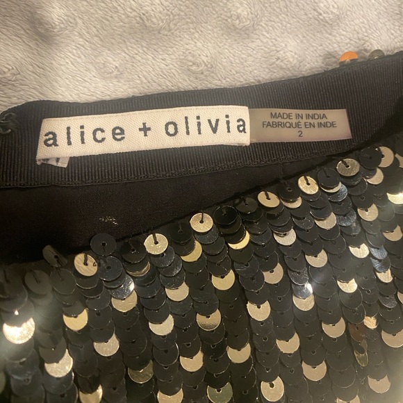 Alice + Olivia black and gold chevron mini skirt. Size 2 - Picture 4 of 5
